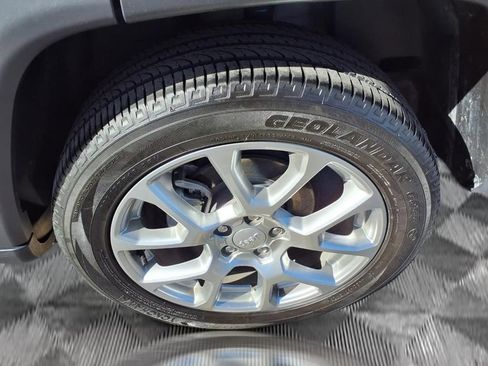 Used 2024 Jeep Compass Latitude image 18