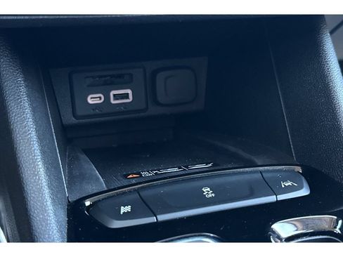 Used 2023 Chevrolet Bolt EUV LT w/ Convenience Package FWD image 31