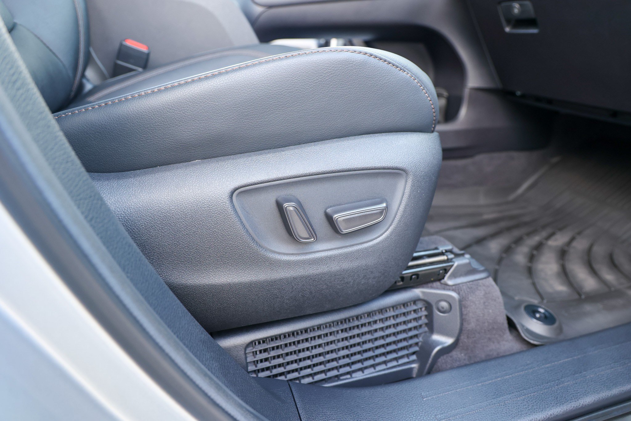 Certified 2025 Toyota Sienna Platinum FWD image 42