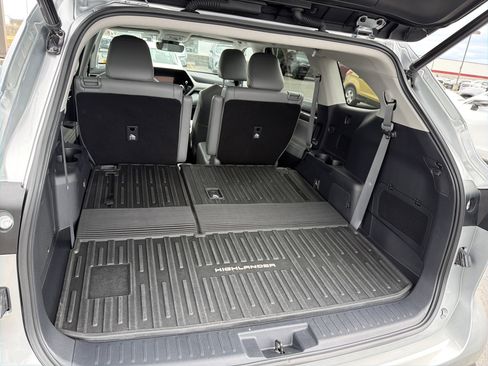 Used 2023 Toyota Highlander Limited AWD/4WD image 28