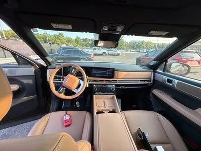 Used 2025 Hyundai Santa Fe Limited FWD image 4