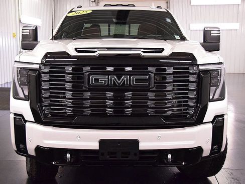 Used 2025 GMC Sierra 2500 Denali Ultimate w/ Snow Plow Prep/Camper Package image 2