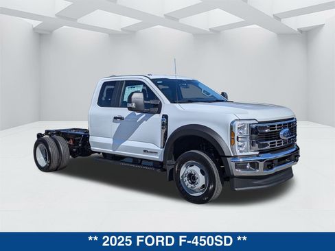 New 2025 Ford F450 XL w/ XL Chrome Package image 2
