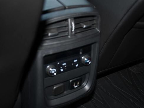 Used 2017 Buick Envision Essence FWD image 18