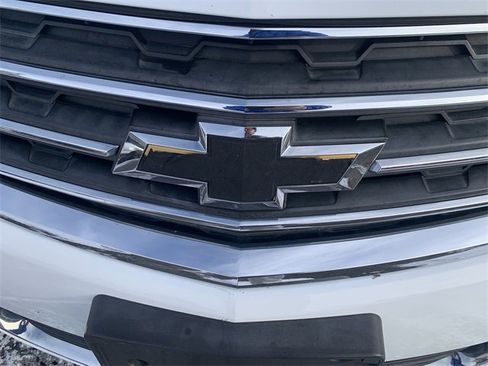 Used 2017 Chevrolet Traverse LT image 30