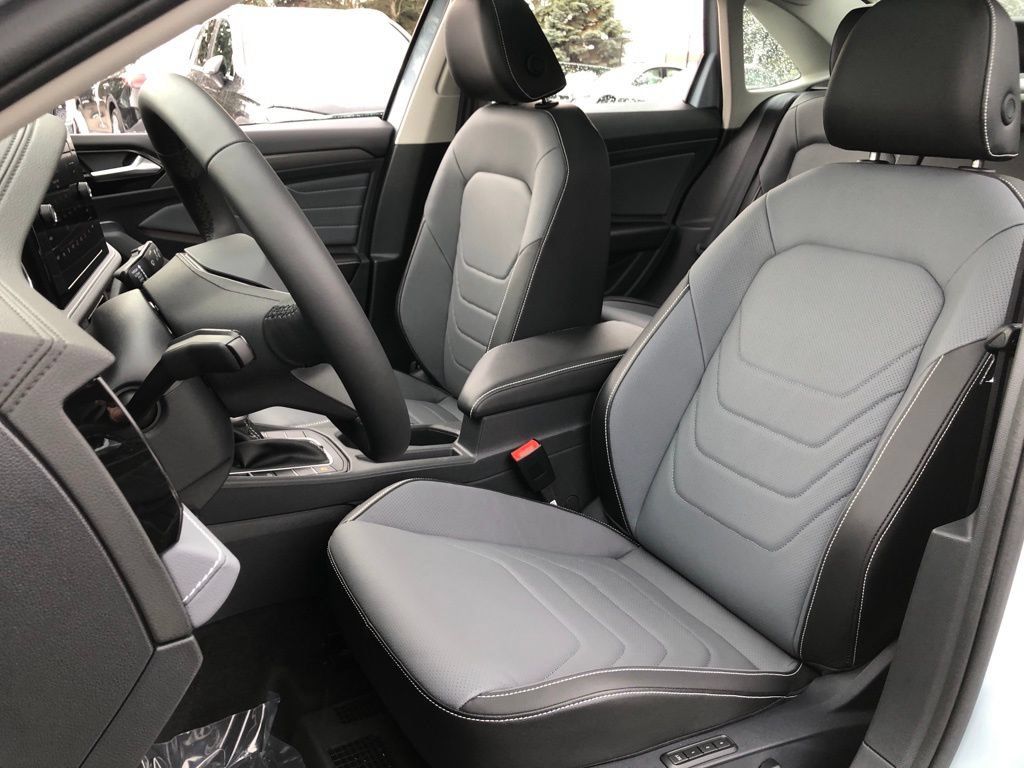 Used 2026 Volkswagen Jetta SEL FWD image 27