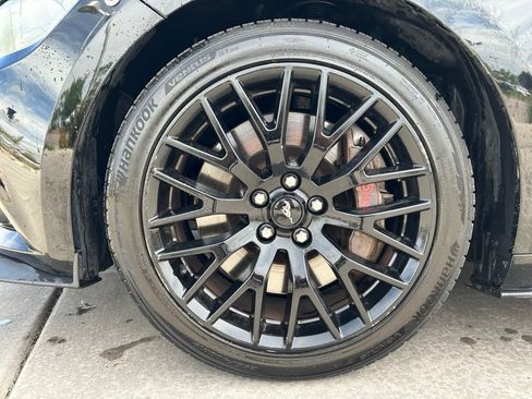 Used 2017 Ford Mustang GT Premium w/ GT Performance Package RWD image 31
