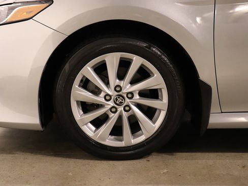 Used 2022 Toyota Camry LE image 9