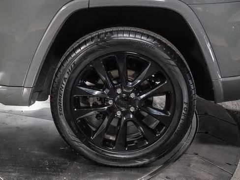 Used 2021 Jeep Grand Cherokee Laredo X image 11