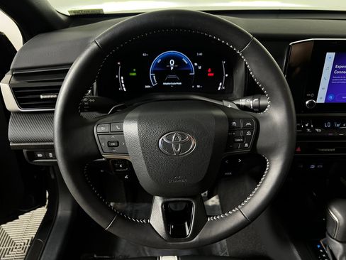 Used 2025 Toyota Camry SE w/ Convenience Package FWD image 14