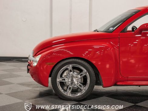 Used 2003 Chevrolet SSR w/ Preferred Equipment Group image 24