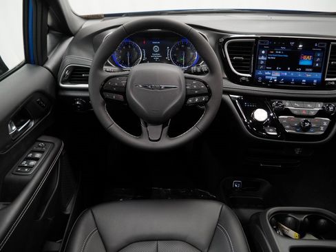 New 2026 Chrysler Pacifica Select image 19