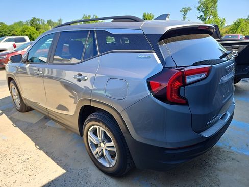 Used 2023 GMC Terrain SLE w/ Driver Convenience Package FWD image 7