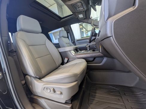 New 2026 GMC Sierra 1500 SLT w/ SLT Premium Package image 16