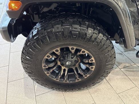 Used 2023 Jeep Gladiator Sport image 7