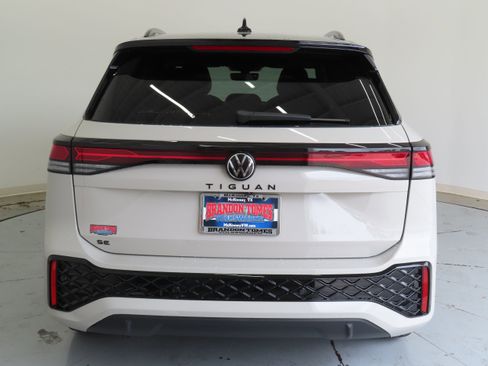 New 2026 Volkswagen Tiguan SE R-Line image 5