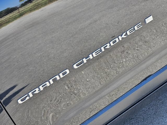 Used 2022 Jeep Grand Cherokee Limited AWD/4WD image 11