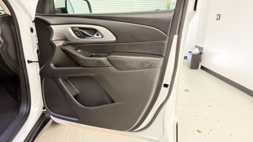 Used 2021 Chevrolet Traverse LT FWD image 41