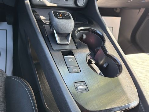 Used 2023 Nissan Rogue SV FWD image 23