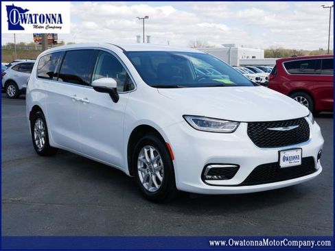 Used 2023 Chrysler Pacifica Touring-L FWD image 1