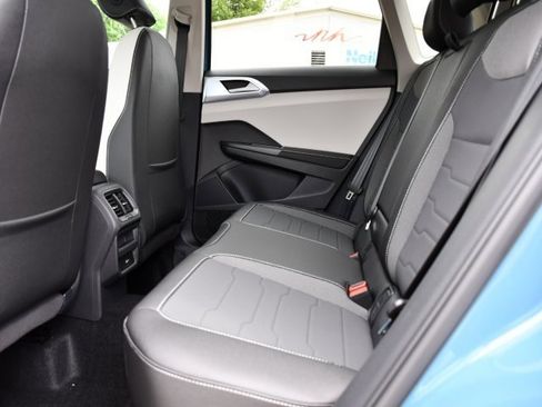 New 2025 Volkswagen Taos SE image 17