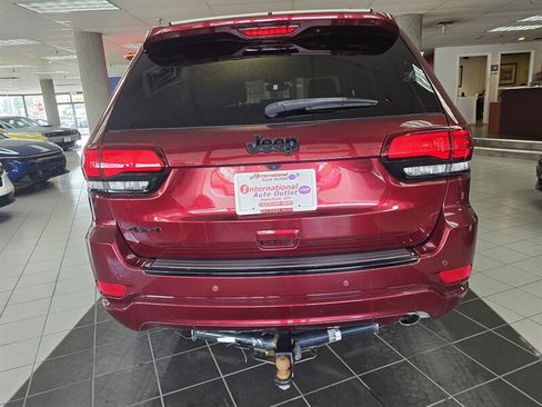 Used 2018 Jeep Grand Cherokee Altitude AWD/4WD image 5