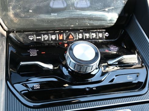 Used 2024 Jeep Grand Wagoneer L Series II AWD/4WD image 18