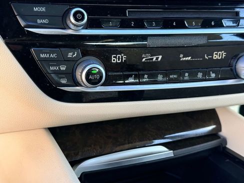 Used 2018 BMW 530i w/ Premium Package image 8