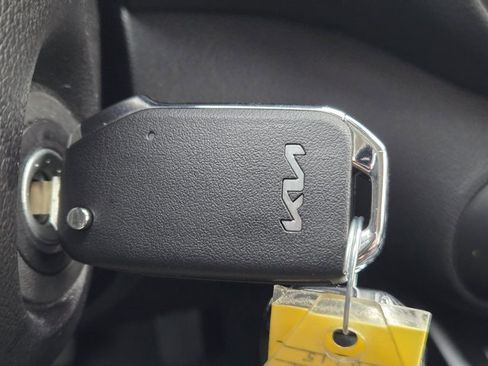 Certified 2025 Kia Soul LX image 21