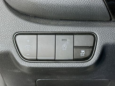 Used 2025 Kia Seltos S image 17