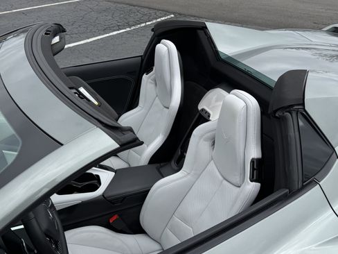 Used 2023 Chevrolet Corvette Stingray Preferred Conv w/ Z51 Performance Package image 3