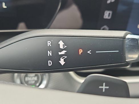 Used 2025 Chevrolet Equinox LT FWD image 16