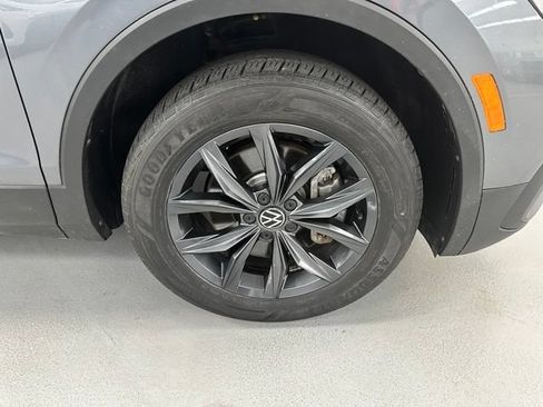 Used 2023 Volkswagen Tiguan SE AWD/4WD image 16