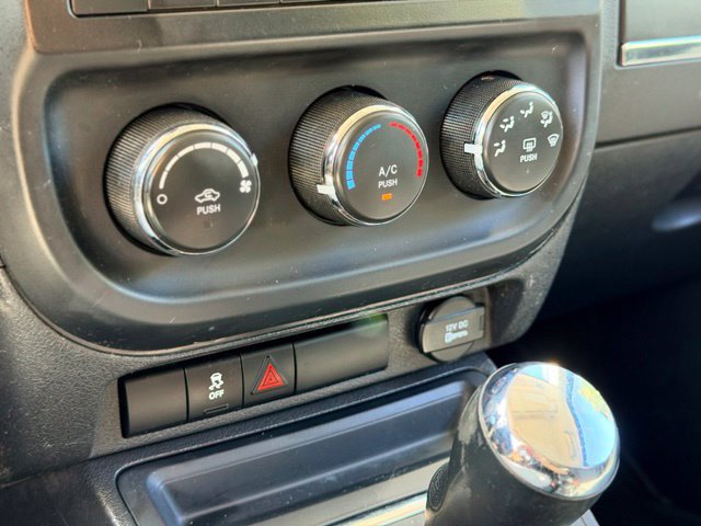 Used 2013 Jeep Patriot Sport AWD/4WD image 12