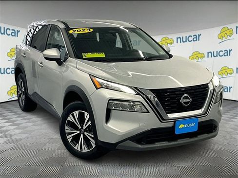 Used 2023 Nissan Rogue SV image 1