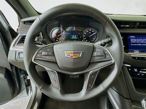 New 2026 Cadillac XT5 Luxury w/ LPO, ONYX Package image 6