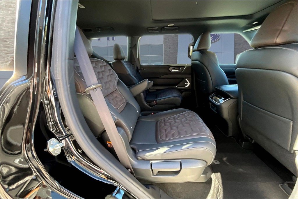 Used 2025 Nissan Armada Platinum AWD/4WD image 25