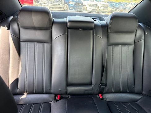 Used 2014 Chrysler 300 S RWD image 9