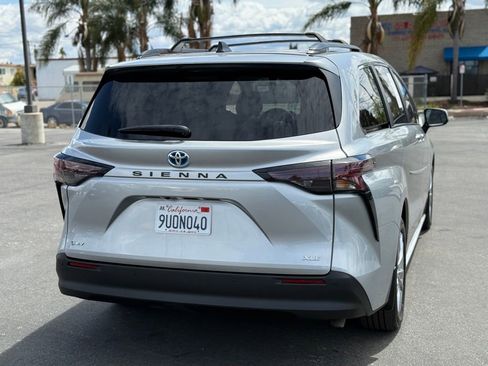 Used 2025 Toyota Sienna XLE w/ XLE Plus Package FWD image 11