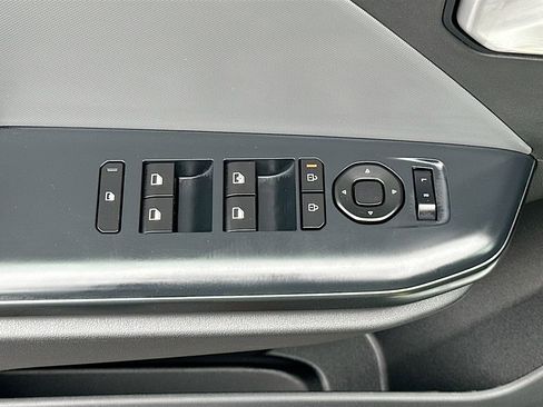 New 2025 Kia K4 LXS image 17