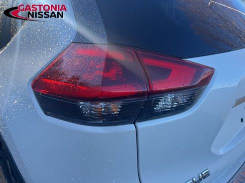 Used 2020 Nissan Rogue SV w/ Sun & Sound Touring Package image 13