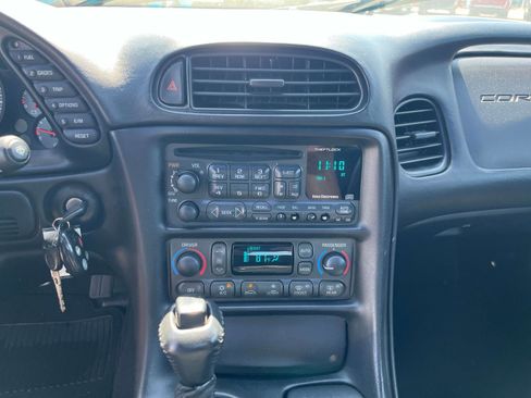 Used 1999 Chevrolet Corvette 2dr Convertible RWD w/ Memory Pkg image 9