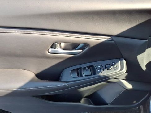 Used 2025 Nissan Sentra SV w/ Trunk Package FWD image 9