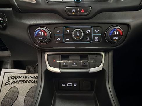 Used 2022 GMC Terrain SLE w/ Driver Convenience Package AWD/4WD image 19
