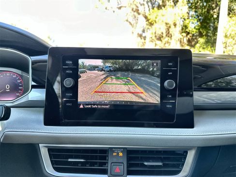 Used 2025 Volkswagen Taos SEL image 21