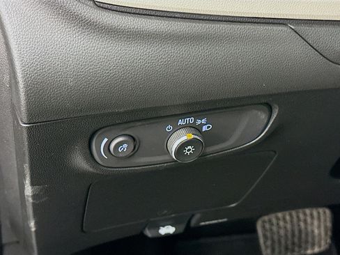 Used 2024 Buick Encore GX Sport Touring image 17