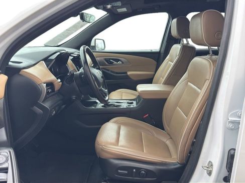 Used 2023 Chevrolet Traverse Premier image 7