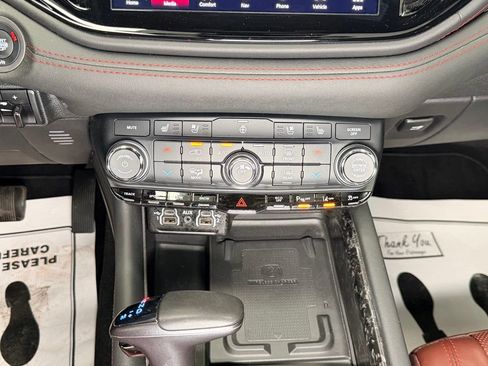 Used 2024 Dodge Durango R/T w/ Tow 'N Go Group AWD/4WD image 17