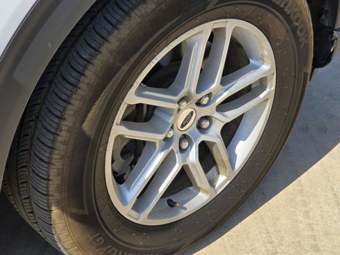 Used 2025 Ford Explorer Active RWD image 7