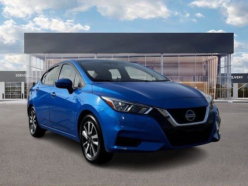 Used 2021 Nissan Versa SV image 3